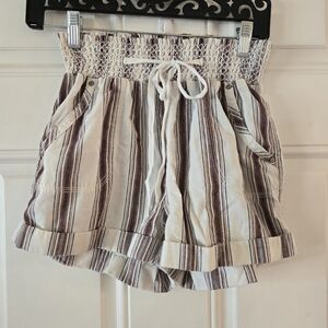 Cisno Striped Paper Bag Shorts Casual Size Medium High Rise Short Shorts